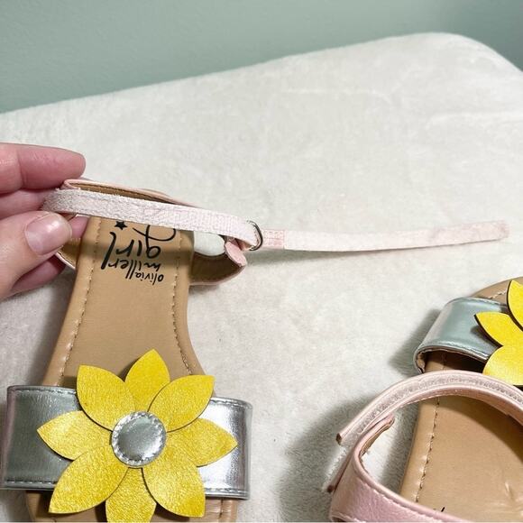 Olivia Miller Girl Kid's Yellow Sunflower Open Toe Flat Sandals size 10 - Picture 8 of 8